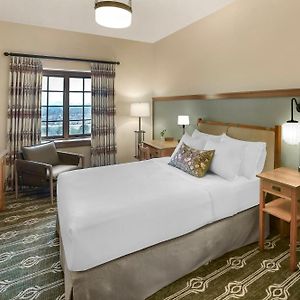 Traditional Room 1 Queen Bed